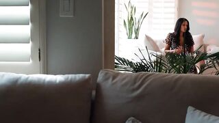 Neighbour's Hot Body Gives Milf Pussy A Mind-Blowing Orgasm