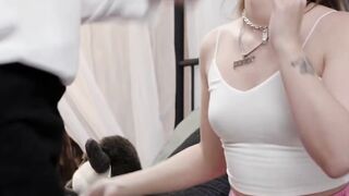 Curvaceous Bombshell Izzy Wilke Fucks Herself With A Dildo And Steals Your Heart