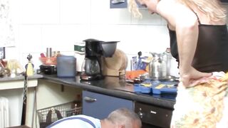 Handymen's Delight! Older HouseWIFE Swings Her Hips For A Hardcore Fuck