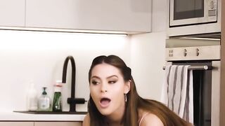 Threesome FFM - Blonde MILF with Big Ass Shakes Her Booty on Dicks