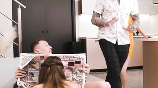 Threesome FFM - Blonde MILF with Big Ass Shakes Her Booty on Dicks