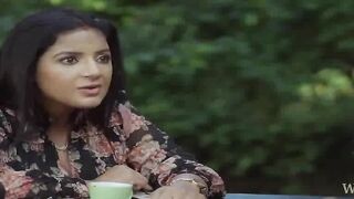 Indian Desi Girl's Hot Dance Off - Bollywood Style