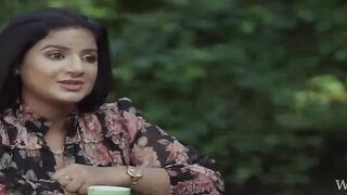 Indian Desi Girl's Hot Dance Off - Bollywood Style