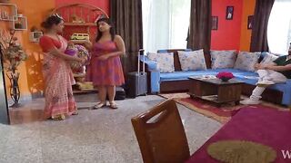 Indian Desi Girl's Hot Dance Off - Bollywood Style