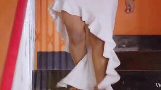 Indian Desi Girl's Hot Dance Off - Bollywood Style