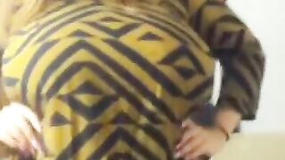 BBW Curvy MILF Shows Off Her Stunning Body in Lingerie