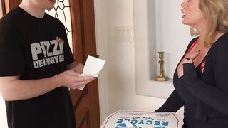 Mommy Loves A Good Slice Of Man - MILF Andie Gets Creampied By Her Delivery Guy