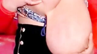 Viral Sensation - Busty Camgirl Shows Off Her Curvy Body