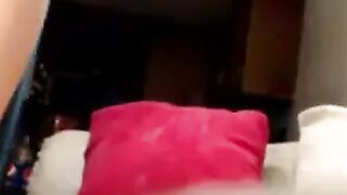 Big Booty Babe Loves to Show Off Her Ass - MILF Camgirl Fucks Herself