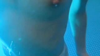 I'm a tourist and my name is Gia who came to Constanța and I saw a boy at the pool. A