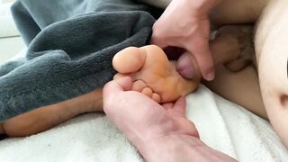 LONG CUM LOAD ON MY FOOT WHILE INTO BED DREAMING