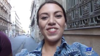 Tiffany partage la bite de son mari avec Ania Kinski