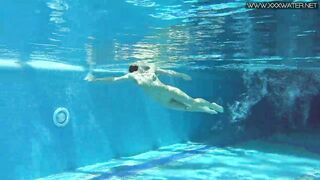 Sexiest cougar Nicole Pearl underwater nude and sexsual