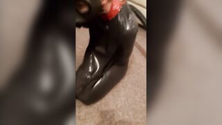 Sub chick Gasmasked Fetish into Trashbag Vacum Experiment