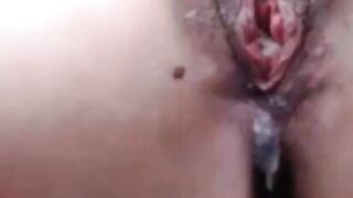 Creamy Amateur Brunette Pussy Close-Up on Webcam