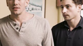 Jack Hunter and Taylor Reign fuck live on cam in the motel room