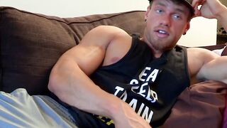 Bodybuilder Brad pleasures his thick cock with a magic wand at home