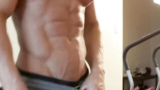 Bodybuilder Brad pleasures his thick cock with a magic wand at home