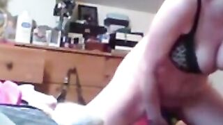 Aunt-Girl Swings: American Amateur Close-Up