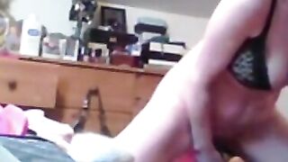 Aunt-Girl Swings: American Amateur Close-Up