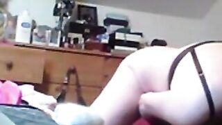 Aunt-Girl Swings: American Amateur Close-Up