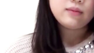 Shy Japanese ladies are filling up their tanks with warm pee