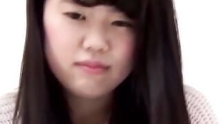 Shy Japanese ladies are filling up their tanks with warm pee