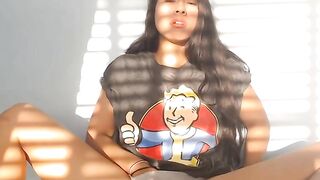 Asian Teen Gamer Masturbates to Orgasm on Webcam