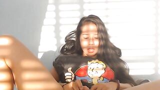 Asian Teen Gamer Masturbates to Orgasm on Webcam