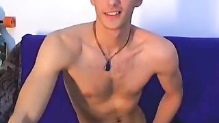 Muscular Hunk Shows Off on Webcam 4