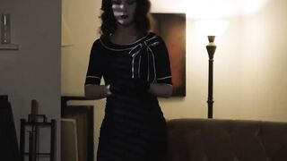 Sexy politicians wife has her ways to shut a journalist up