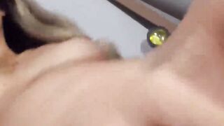 Fiquei excitada ao extremo e fiquei com a minha vulva cheia de leite.