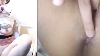 Japanese babe in toilet plunges fingers deep in twat
