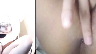 Japanese babe in toilet plunges fingers deep in twat