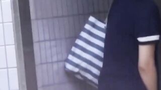 Voyeur snares Japanese chicks pissing in a public park