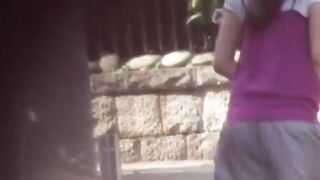 Voyeur snares Japanese chicks pissing in a public park