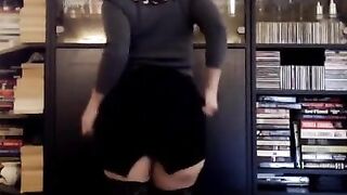Big-Titted Amateur MILF Rides Her Dildo