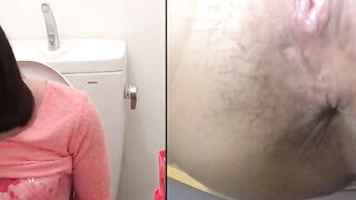 Asian gal pauses shopping to finger herself to squirt