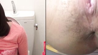 Asian gal pauses shopping to finger herself to squirt
