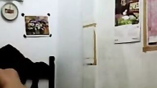 Indonesian Babe Orgasms on Fucking Machine