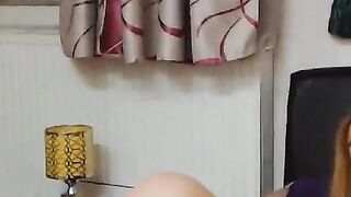 Blonde Babe Toys Her Wet Pussy on Webcam