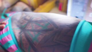 Tattooed hottie Anuskatzz has fun in the RV