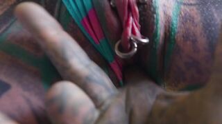 Tattooed hottie Anuskatzz has fun in the RV
