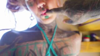 Tattooed hottie Anuskatzz has fun in the RV