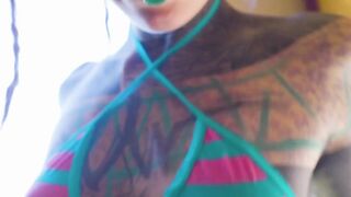 Tattooed hottie Anuskatzz has fun in the RV