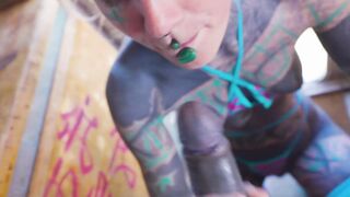 Tattooed hottie Anuskatzz has fun in the RV