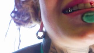 Tattooed hottie Anuskatzz has fun in the RV