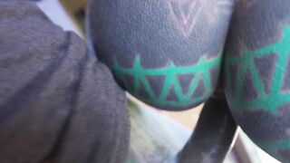 Tattooed hottie Anuskatzz has fun in the RV