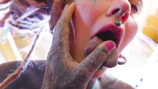 Tattooed hottie Anuskatzz has fun in the RV