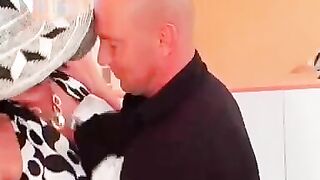 Horny babe takes a sexy piss
